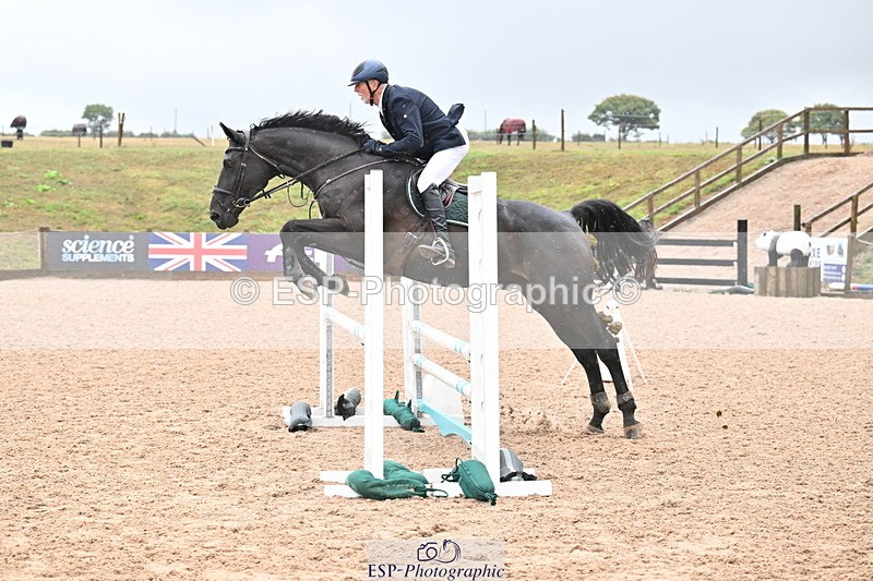 250827B-104450-00129 - Clear Round & Cls 1 Brit Nov 90cm