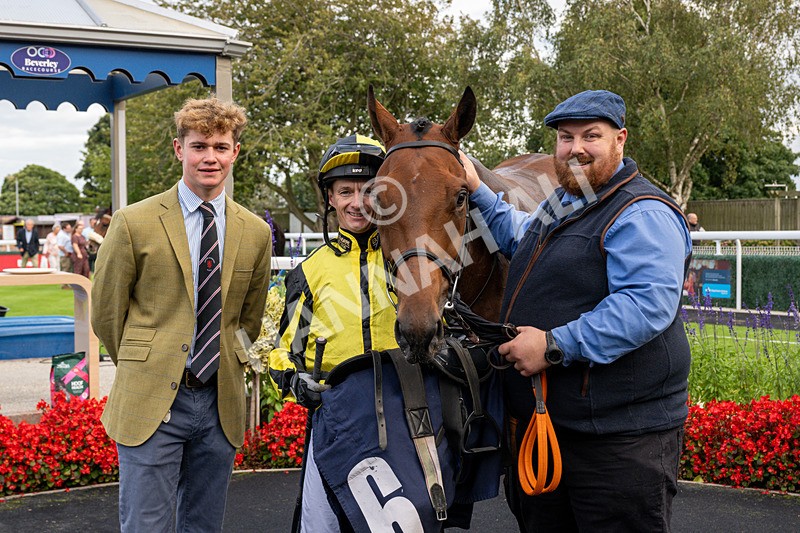 160926-Race 8-Evelyns Phoenix-4147 - Race 8 5.50pm Hurn Handicap (Div II)