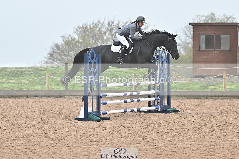 241103A-110616-06890 - SUN Cls 18 British Novice and 90cm Open