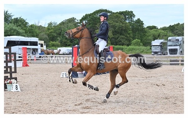BPP_1195 - CLASS 6 FRI Senior Foxhunter/ 1.20m Open