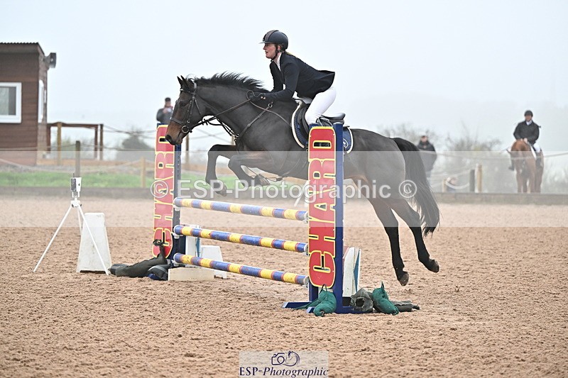 241103A-101239-06583 - SUN Cls 18 British Novice and 90cm Open