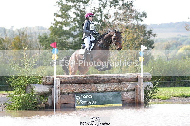 251024A-131529-11021 - B-158-Hannah.Hobhouse