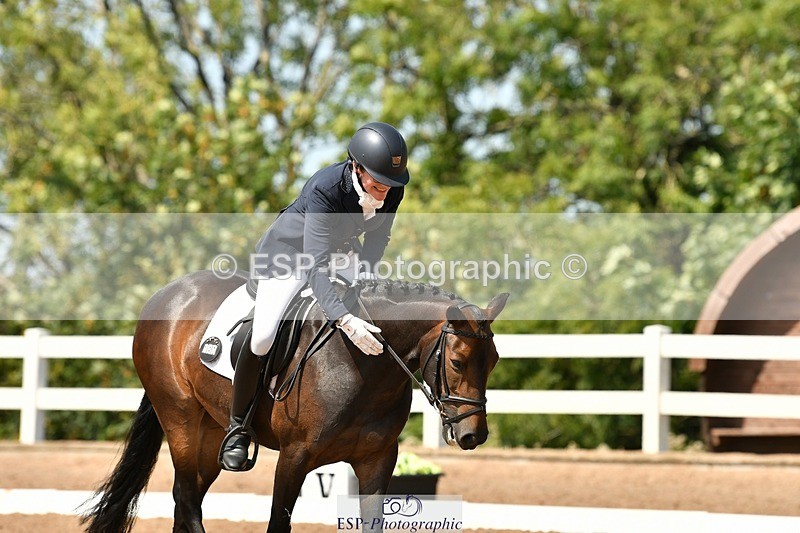 250817-133030-09985 - 090-Sarah.GoddardSaris.Fingers.Crossed