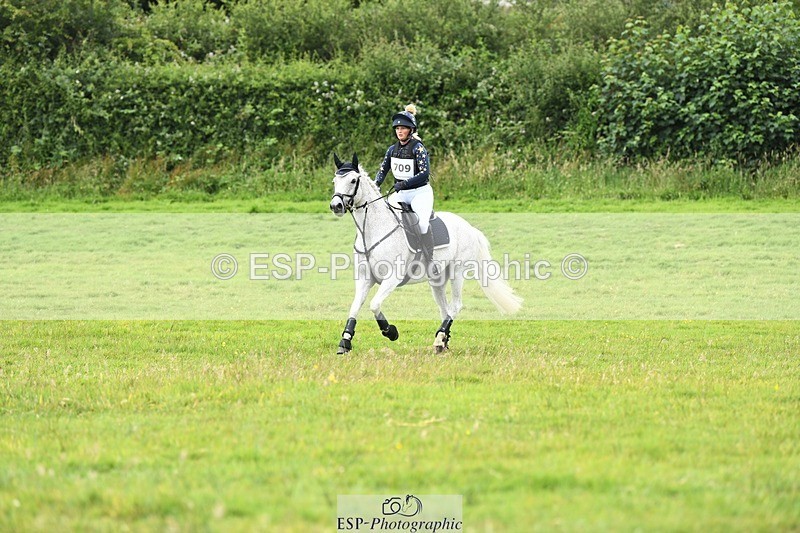 240630-153937-02610 - 709-Anna_Hoskins-Stardust