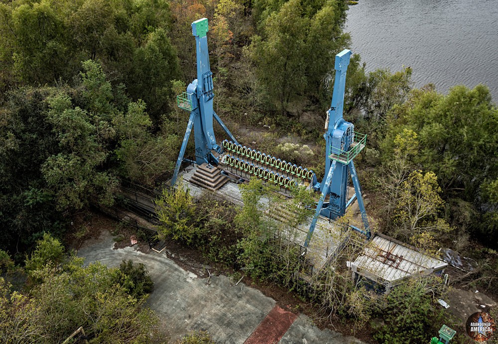Abandoned Six Flags (New Orleans, LA) | Lex Luthor's Invertatron Ride - Six Flags New Orleans