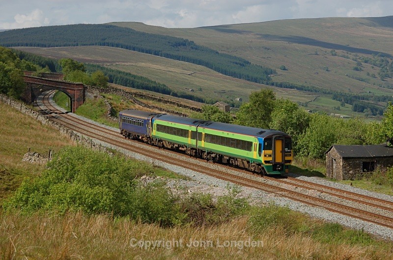 30.5.07 158784 & 153324 08.49 Leeds - Carlisle, Garsdale Troughs - Garsdale Troughs
