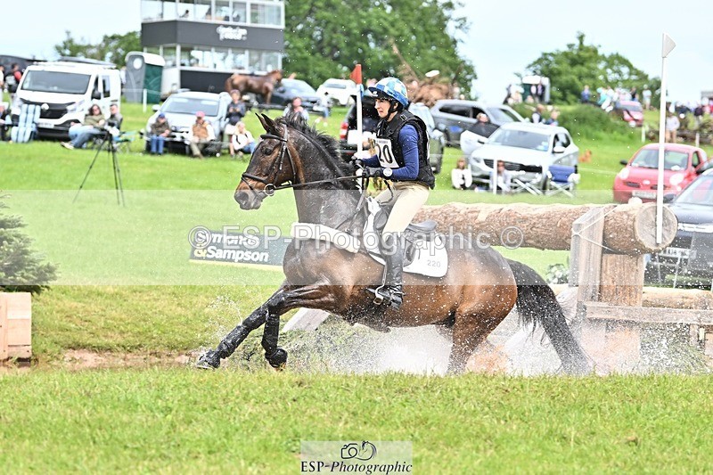 240525-152920-16316 - 220-BALLINAMURRA_FLARE_STAR-Mary_Mason