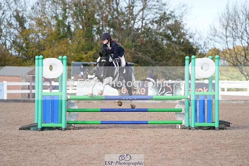 251025-130003-00447 - Cls 9 Pony Winter Discovery and 90cm