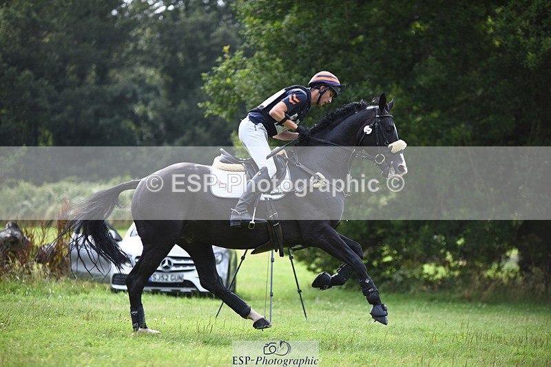 240804-155004-18801 - 616-Max_Forster-HEVANS_ROYAL_REVOLUTION