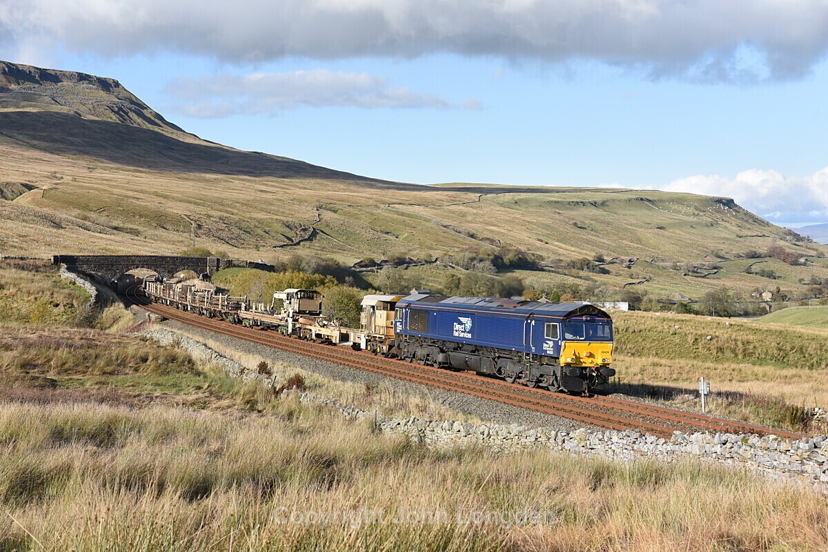 JL - 29.10.19 66426 6K05 Carlisle - Crewe, Ais Gill - Ais Gill (road bridge southbound)
