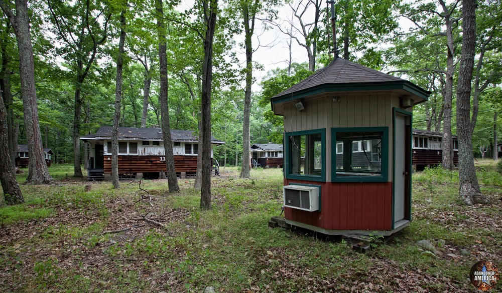 Harmony House Resort - Photographs by Matthew Christopher Murray of Abandoned America