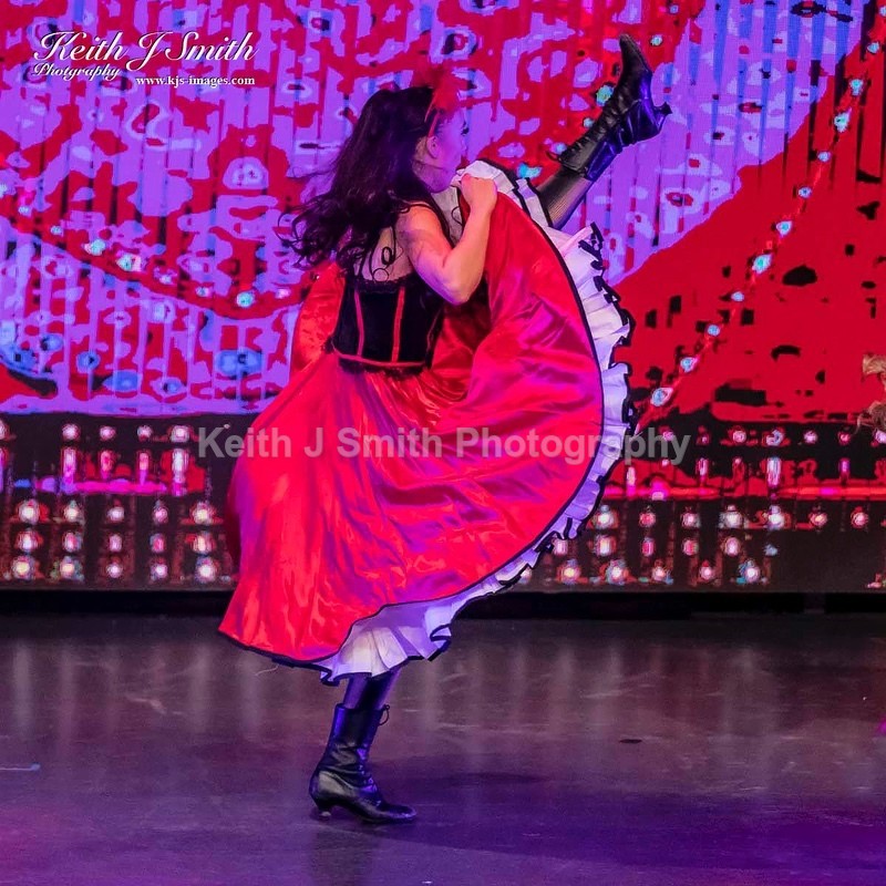 7KJS0265 - Ambition show team