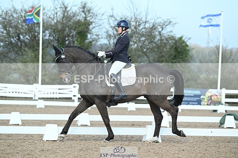 250403-082454-00372 - 018-Louise.Davison-Quamperfect