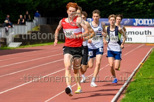 Age26 SAT-916147 - Track Male Set One