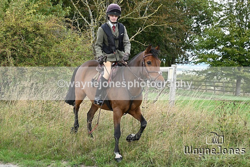 WJ7_0811 - Berks & Bucks Hound Exercise Blewbury 13-09-26