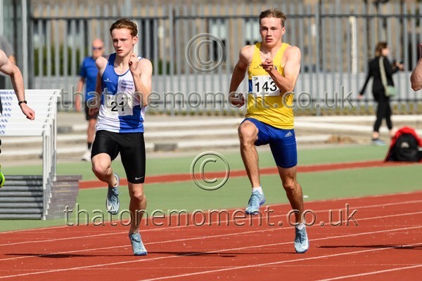 Age25SUN-928501 - Track Male