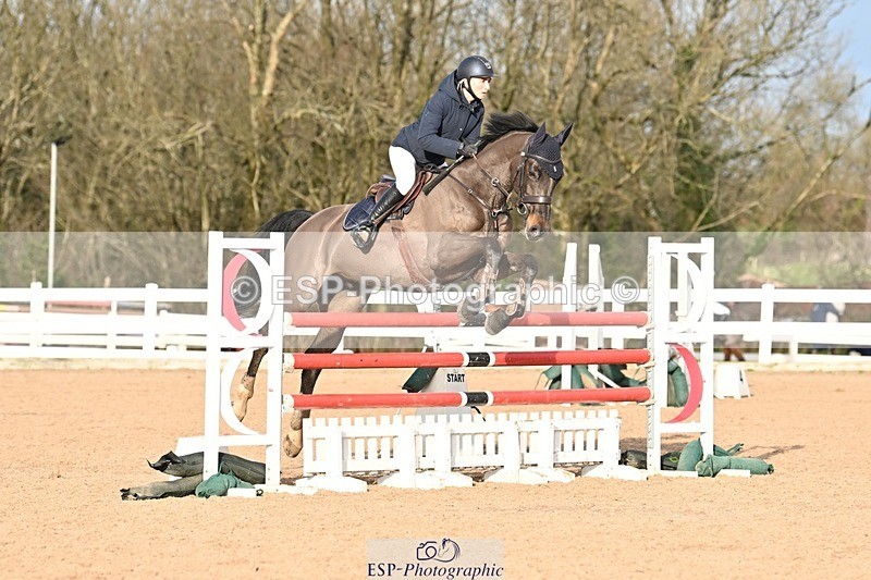 241208-130958-01707 - Cls 21 Newcomers and 1.10m Open