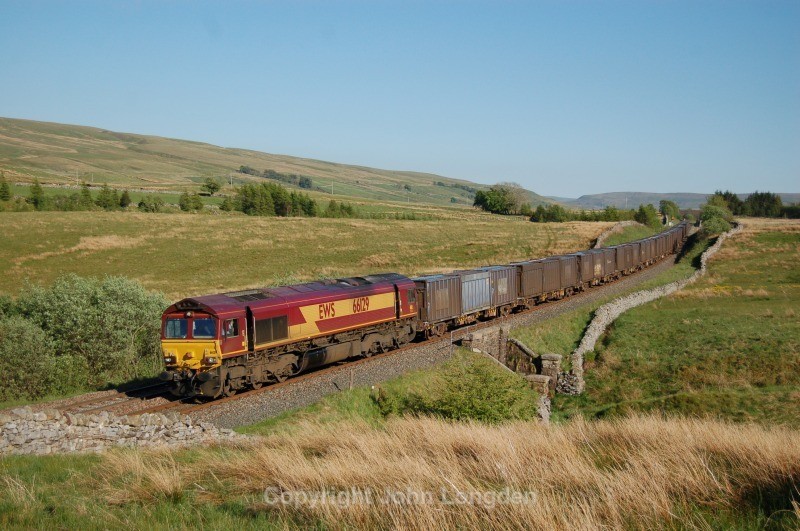 29.5.12 - 66129 6C40 Fiddlers Ferry - Kirkby Thore, Ais Gill - Ais Gill (road bridge northbound)