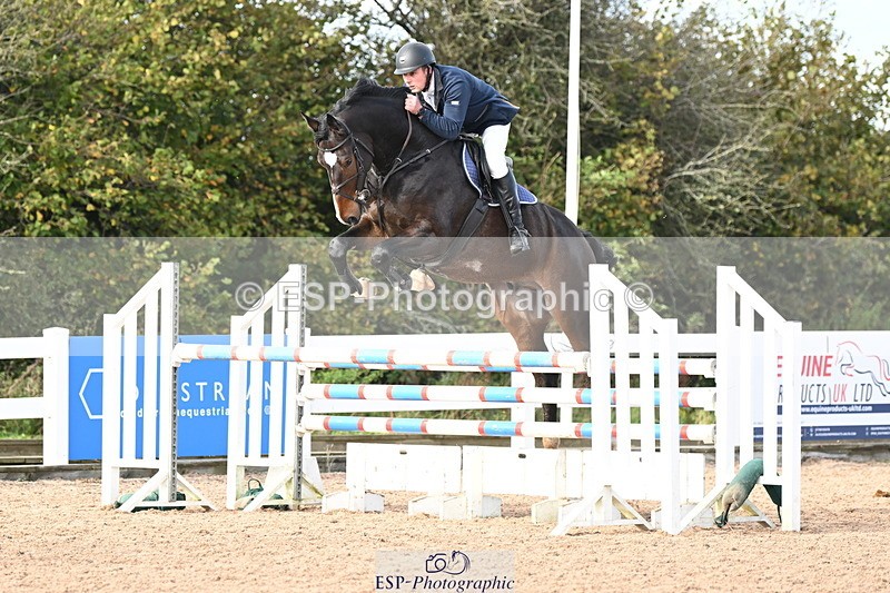 241023A-140836-00973 - Cls 4 Newcomers and 1.10m Open