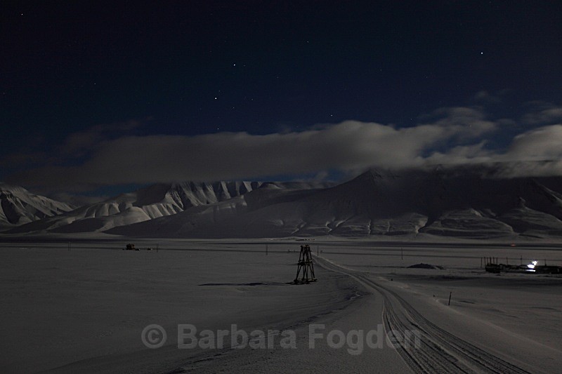 Adventdalen at full moon 5016 - Polar night
