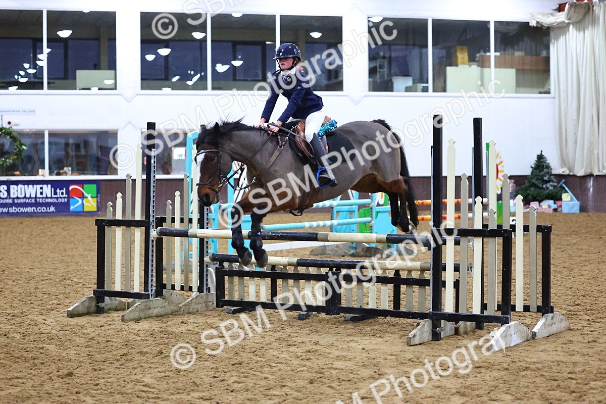 SBM_002824 - Class 6 - Holly & Ivy Stakes - 90cm