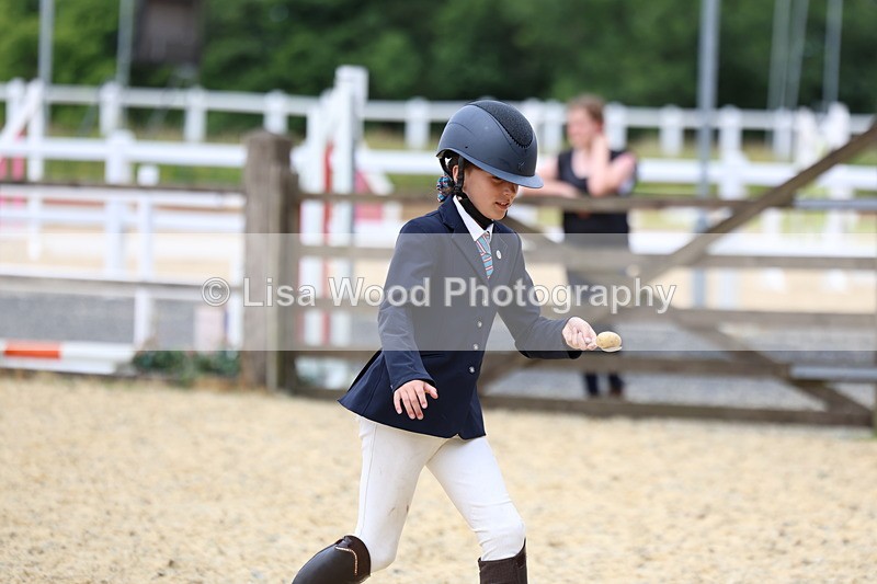 3E7A0090 - Egg and Spoon