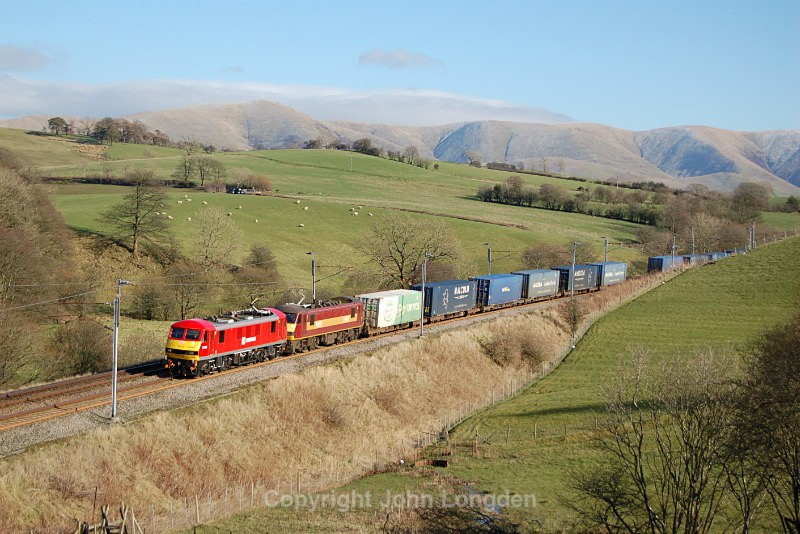 JL - 15.2.16 90040 & 90039 4M25 Mossend - Daventry, Beckhouses - West Coast Main Line (north to south)