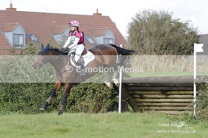  WWHT 171021 3921 - Open (1.00m)  17/10/21