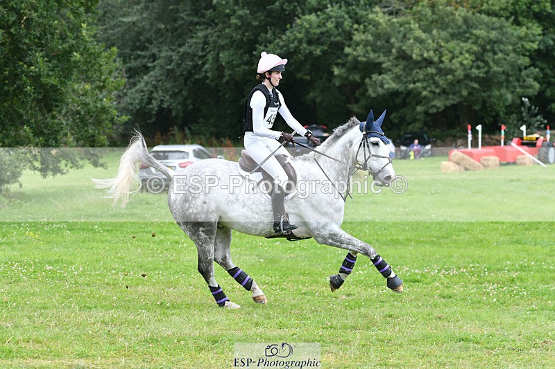 240804-130804-13697 - 457-Lydia_Stuart-SAUNDERSCOURT_FURISTOS