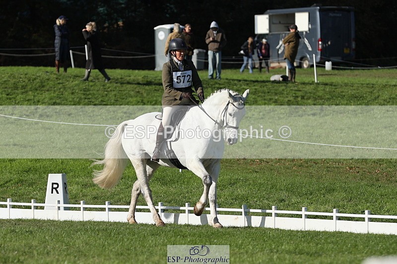 251024A-143858-14251 - G-572-Laura.Pitman With Trot Up