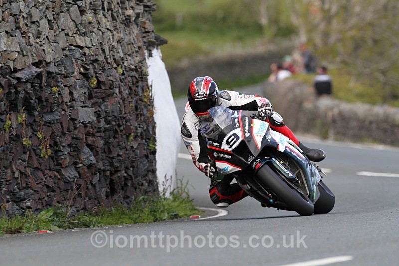 Ian Hutchinson - RST Superbike Race