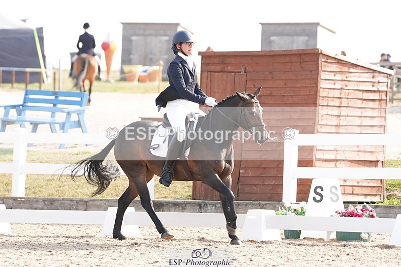 250817-094806-07241 - 090-Sarah.GoddardSaris.Fingers.Crossed