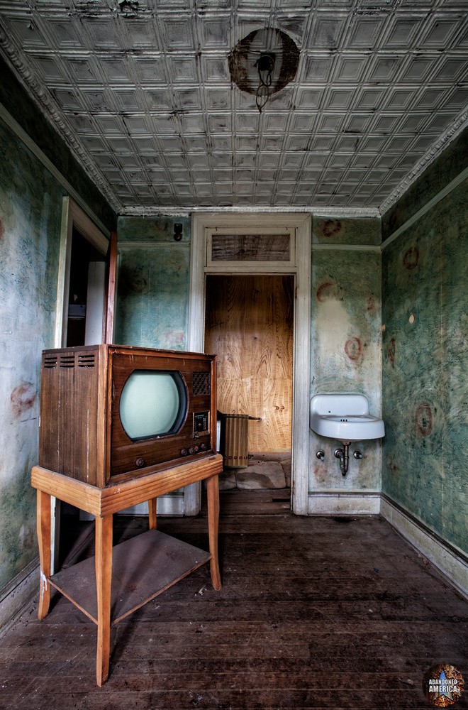 Abandoned Empire Hotel (Sharon Springs, NY) Antique Television