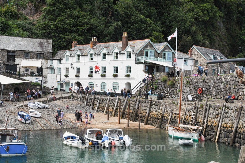 Clovelly harbour and hotel - Travel, city/land scapes