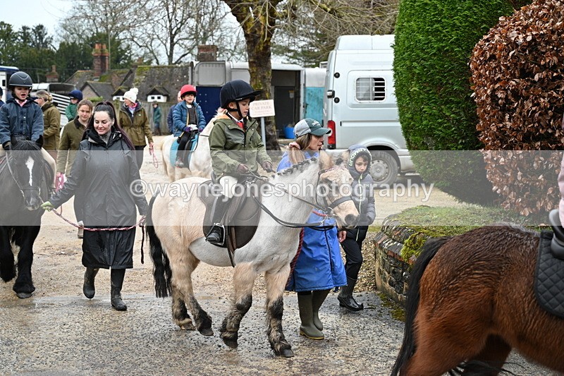 WJ7_9317 - Walk out..