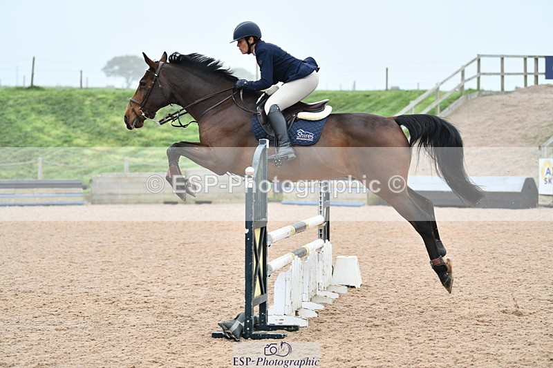 241102A-113130-04317 - SAT Cls 9 British Novice and 90cm Open