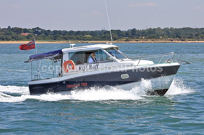 180715 RIFF RAFF - BENETEAU ANTARES 760 1Y3A2050 - Motorboats - Hardtop