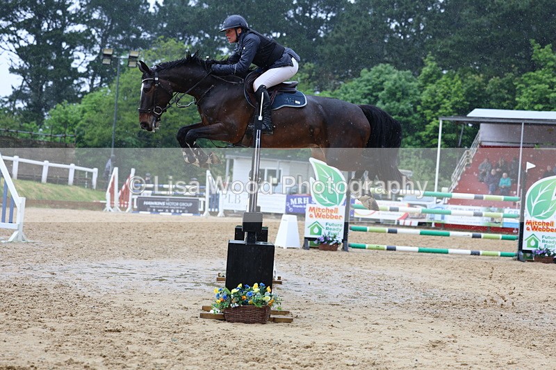 3E7A7545 - Class 9: Senior 1.30m open