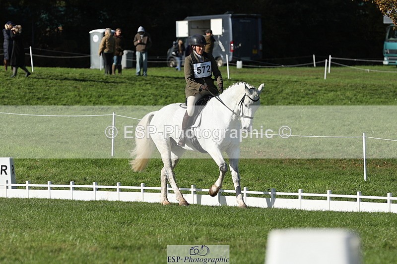 251024A-143859-14252 - G-572-Laura.Pitman With Trot Up
