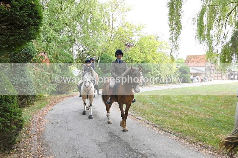 WJ6_4048 - Berks & Bucks - The Old farmhouse - Hound Exercise 20-08-25