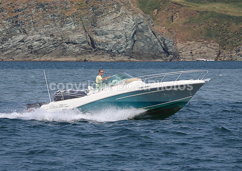 130717 FREE SPIRIT JEANNEAU WT7A3222 - Motorboats - Open