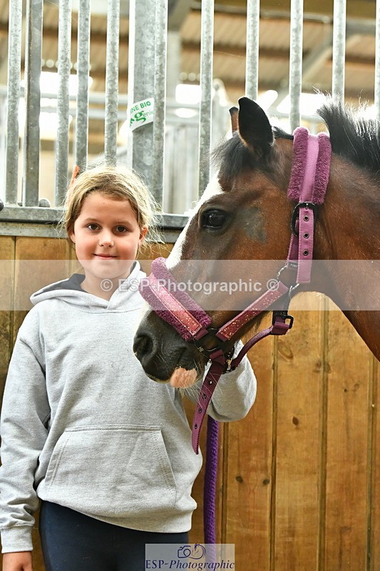 230804A-094957-02209 - Stable Shots