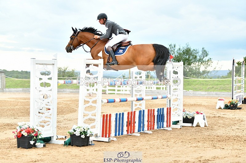 230720A-153413-03929 - Cls 9, 2 Star Big 1.40m Start to break