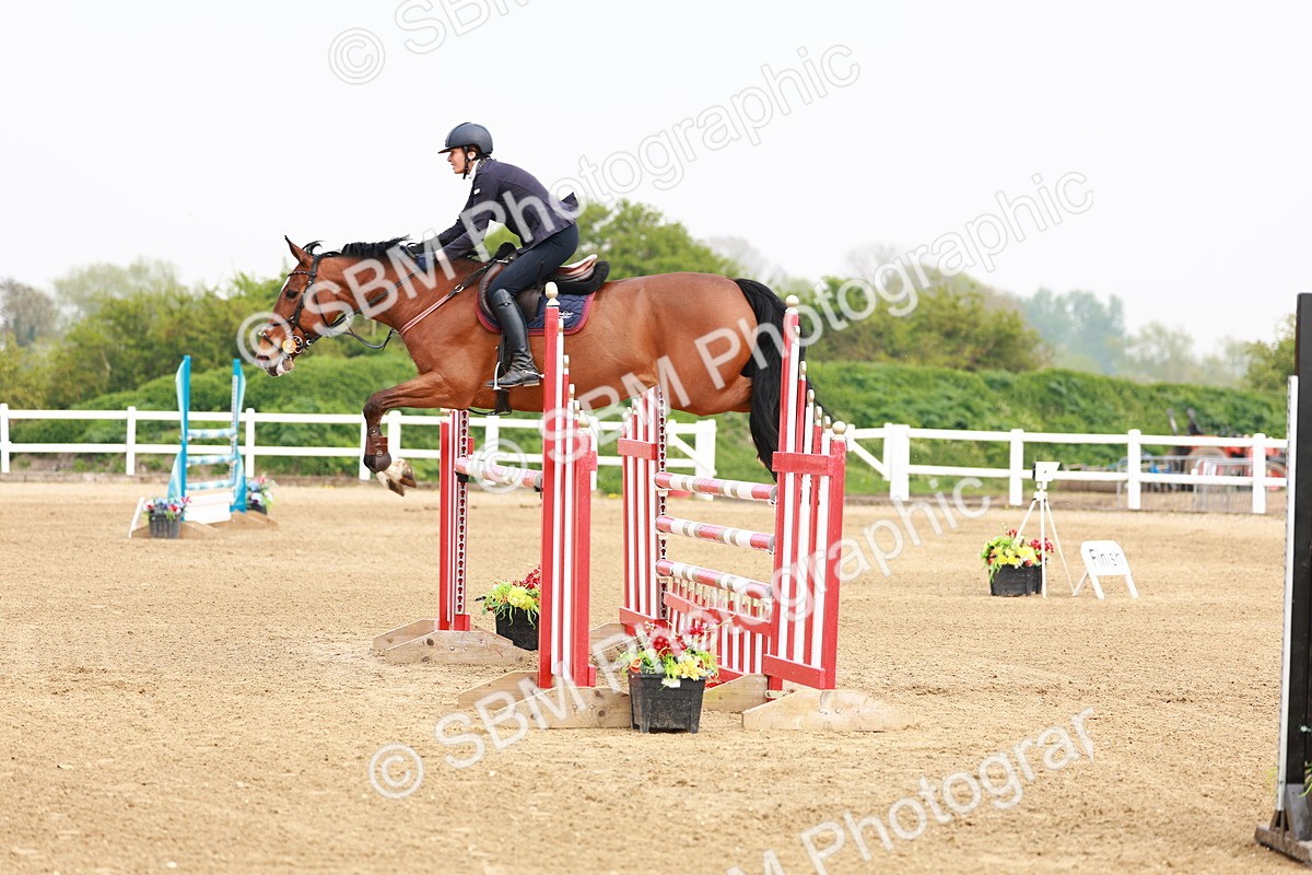  - Class 19 - Senior Foxhunter - 1.20m