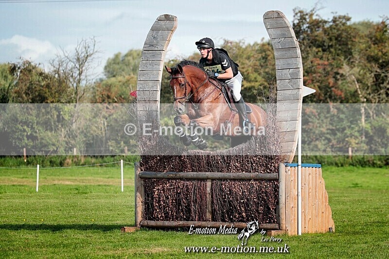 BE 260823 2039a - Equestrian