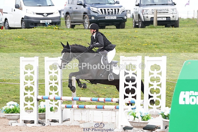 250419-154654-12979 - 673-Sarah.Whitehead-SHAKE.HIM.UP