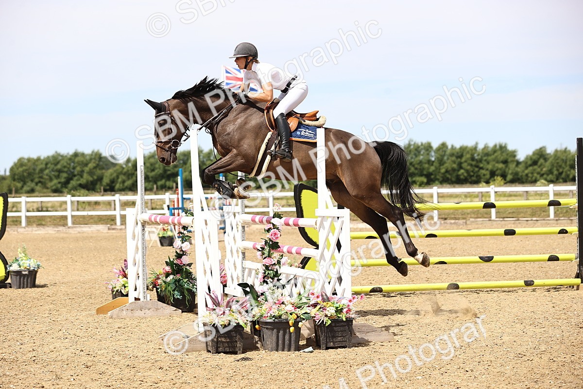 SBM_000574 - Class 15 - Redpost Equestian Senior Foxhunter - 1.20m