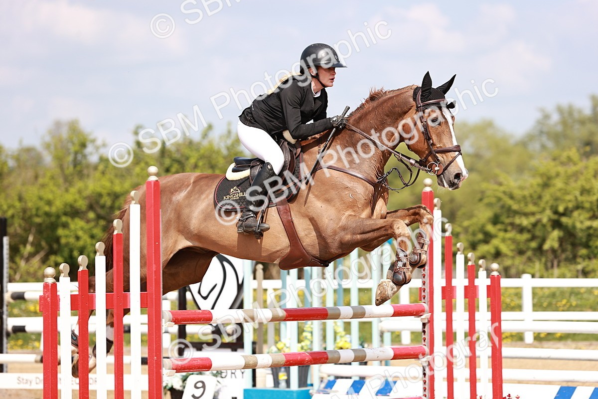  - Class 26 - Senior Foxhunter - 1.20m