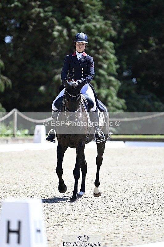 250522A-141517-04325 - D-409-Kirsty.Chabert-HERALDIKS.GIRL.OPPOSITION
