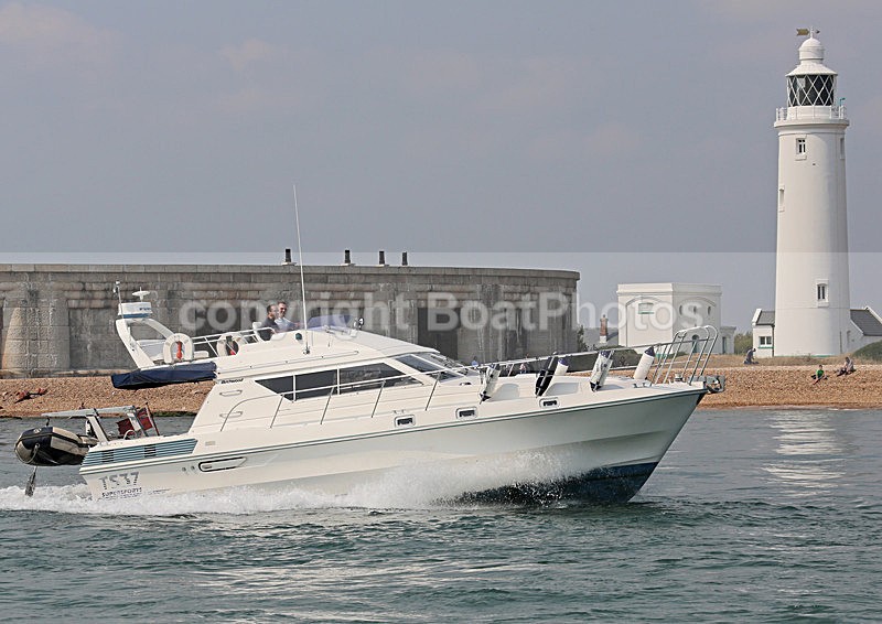 130826 CAPRICHO BIRCHWOOD TS37 WT7A2414 - Flybridge Cruisers